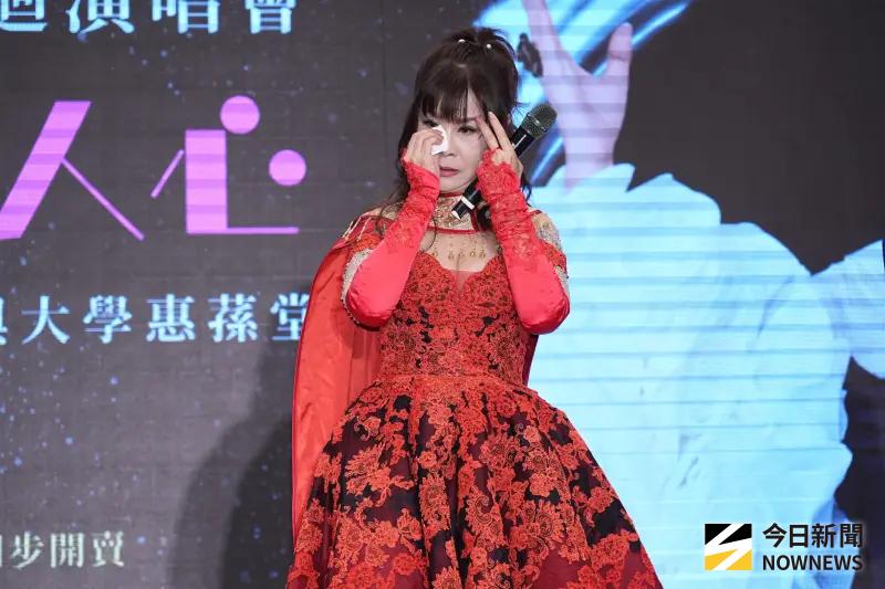 ▲歌手龍千玉（如圖）即將舉辦出道48年以來的首場個人演唱會，記者會上她看到媽媽坐在台下，想到過去媽媽陪她到處唱歌，留爸爸一人孤單在家，她突然淚崩。（圖／記者嚴俊強攝影）