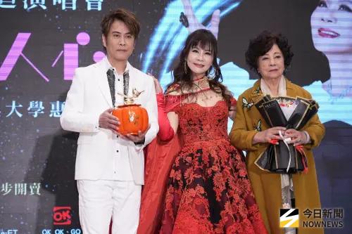 ▲龍千玉（中）開記者會，媽媽（右）和弟弟江志豐（左）都來為她加油打氣。（圖／記者嚴俊強攝影）