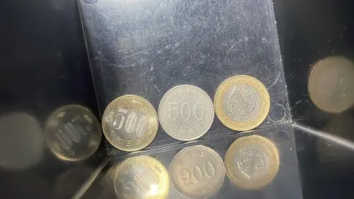 ▲日本秋葉原的扭蛋機去年也曾被發現有外國遊客使用500韓元和土耳其1里拉，當作500日圓投幣。（圖／翻攝自@etal_akibaＸ）