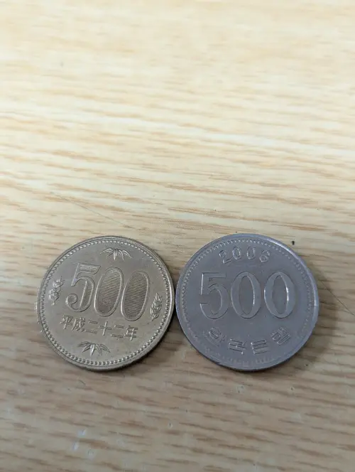 ▲500日圓與500韓元硬幣不論大小和重量都相當接近，時常被拿來魚目混珠。（圖／翻攝自@minashirosuzuＸ）