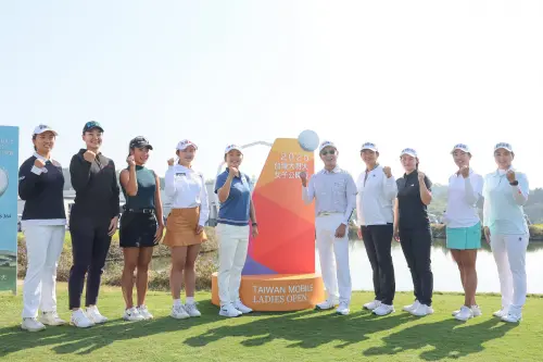 ▲台灣大哥大董事長蔡明忠表示，台灣大長期關注台灣體壇的永續發展，透過「台灣大哥大女子公開賽」為選手打造世界級舞台，並於開球儀式後與台灣大及富邦贊助球員合影。