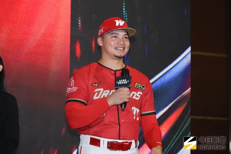 ▲味全龍林凱威有強烈意願打中華隊，他表示，希望集訓能將狀況調整到最後，入選最終30人名單。（圖／記者陳明安攝,2025.12.16）