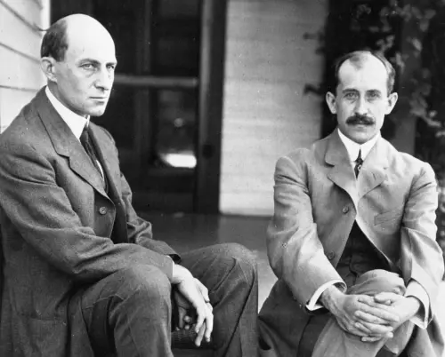 ▲萊特兄弟憑藉自學、實驗與反覆失敗的精神，解決飛行操控與升力難題，被視為現代飛機的奠基者。（圖／NASA）