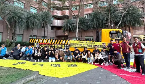 幸福路上安全同行！高雄市區監理所到義守大學進行交通安全宣導
