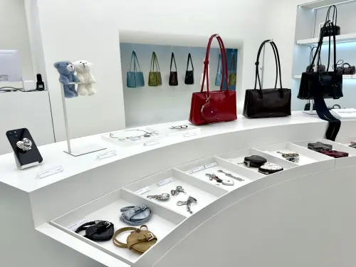 ▲ STAND OIL台灣旗艦店彷彿將首爾聖水洞本店直接搬來。（圖／記者蕭涵云攝）