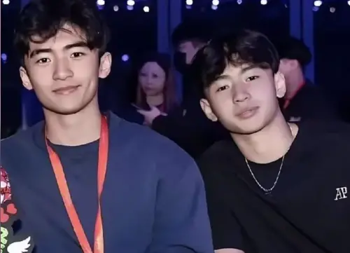 ▲謝振軒（左）與謝振南（右）是外界眼中教養很好的星後代，媽媽張柏芝常常被他們奶奶狄波拉稱讚。（圖／摘自微博）