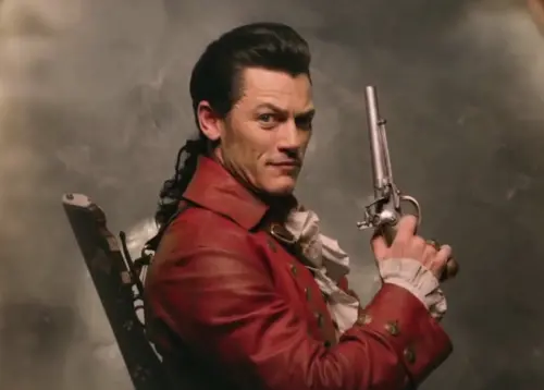 ▲《美女與野獸》中，扮演加斯頓的路克伊凡斯表現搶眼，但他今年46歲，要再主演《加斯頓》，年齡明顯已和卡通的設定不符合。（圖／摘自IMDb）