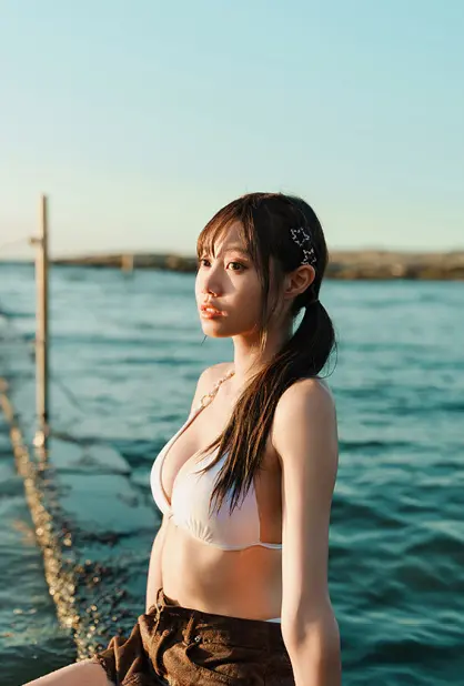 ▲AKB48 Team TP成員蔡亞恩（如圖）推出寫真集《初次見麵》，書中出現多組造型照片，包括穿制服、泳衣和睡衣，她表示好像在搜集泡麵口味。（圖／好言娛樂提供）