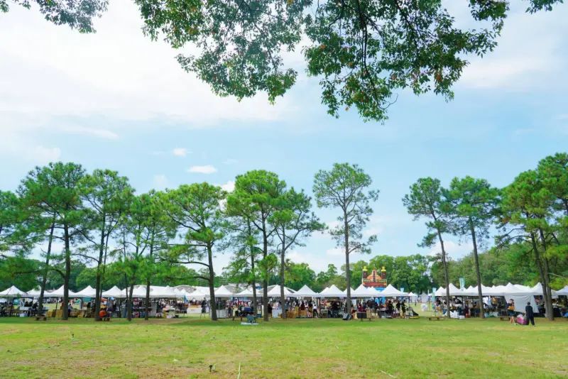 ▲民眾黨立院黨團總召黃國昌日前爆料，埔心牧場於2018年底出售給三立後，隨即啟動都市計畫變更，並於2019年5月獲內政部核准，相關流程曾遭質疑從中央到地方「一條龍服務。」（圖／翻攝埔心牧場粉專）