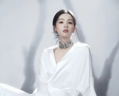 ▲陳都靈曬出自己出席活動的照片，氣色看起來非常好。（圖／陳都靈微博）