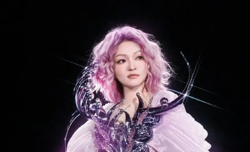 張韶涵演唱會精靈變阿姨！造型師出走　粉絲嘆：裁員裁到大動脈了