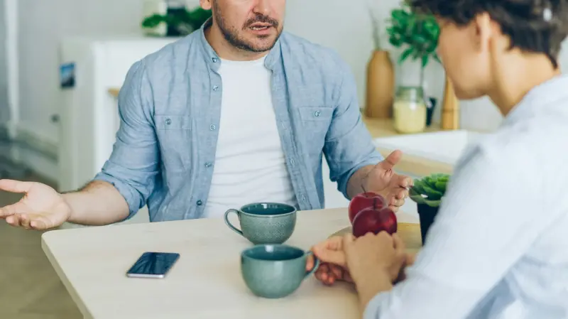 00後新人敢問敢要！入職反問公務機、化妝補助掀職場世代論戰