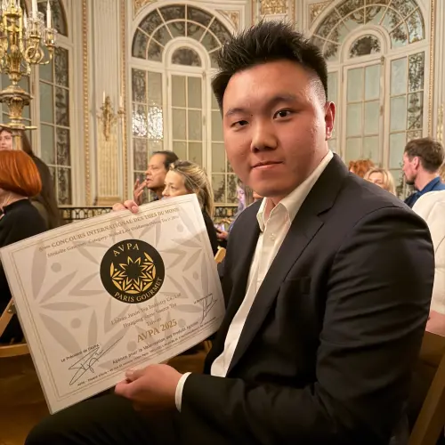 ▲自家茶葉在國際大賽上獲獎，也讓聚鑫製茶廠謝忠霖感受到「有幫台灣盡一份心力」的喜悅。（圖／IG@juxin_tea授權）