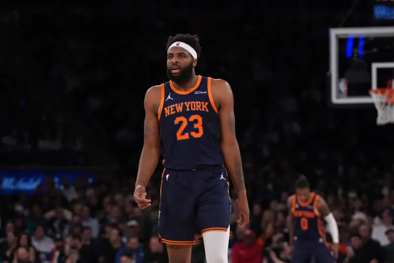 ▲紐約尼克隊在NBA盃冠軍戰殺出了一個「藍領版尤英（Patrick Ewing）」，徹底逆轉了比賽劣勢，尼克替補中鋒羅賓森（Mitchell Robinson）壓制了文班亞馬（Victor Wembanyama）。（圖／美聯社／達志影像）