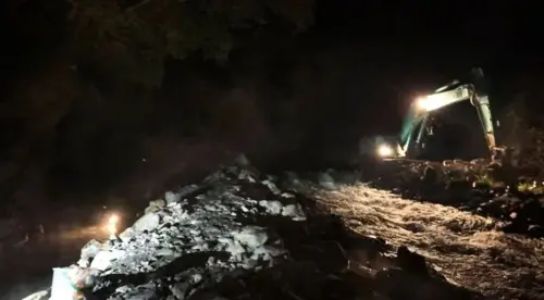 宜蘭秘境芃芃野溪溫泉毀了！怪手挖開溪水灌入　在地人已受夠遊客
