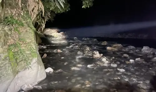 ▲昨（16）日晚間6點半，水利工程怪手直接將芃芃野溪溫泉挖開，引入一道溪水，導致溫泉池瞬間被冷水灌入，目前已全數變成冷水。（圖／翻攝老獵人野外用品臉書）