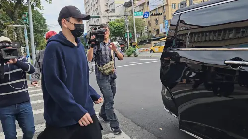 ▲王大陸固定搭乘價值429萬元的Lexus LM 350H出庭。（圖／記者劉松霖攝）