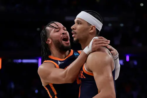 影／尼克NBA盃奪冠嗨瘋！哈特竟戳布朗森「禁忌部位」　網友看傻
