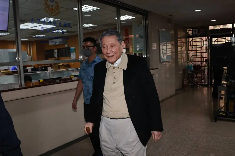 ▲京華城案今（17日）下午開庭輪到沈慶京答辯，他情緒激動數度淚灑法庭。（圖／記者吳翊緁攝影2025.12.15）