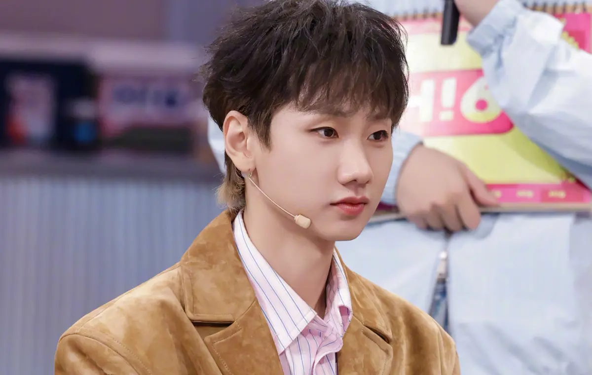 ▲汪蘇瀧遭人爆料再婚並有2個小孩，老婆疑為白富美，在美國坐月子。對此，汪蘇瀧公司僅用1個「假」字回應，簡短闢謠。（圖／微博＠汪蘇瀧）