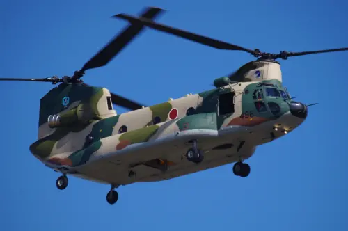 又被鎖定？日本自衛隊直升機夜間訓練「雷射狂照10分鐘」
