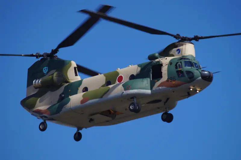 ▲日本一架隸屬於陸上自衛隊的直升機，16日晚間遭疑似為雷射的光束照射約10分鐘。（圖／翻攝自「陸自調査団」網站）