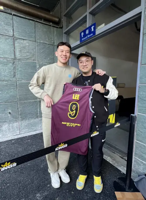 ▲李愷諺鐵粉Chris以新台幣21100元成功競標到實戰球衣。（圖／球迷提供）