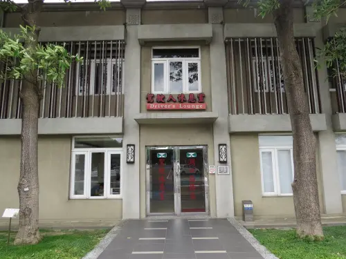 ▲許多國道服務區、休息站都設有「駕駛人休息室」，圖為湖口服務區的休息室。（圖／高公局官網）