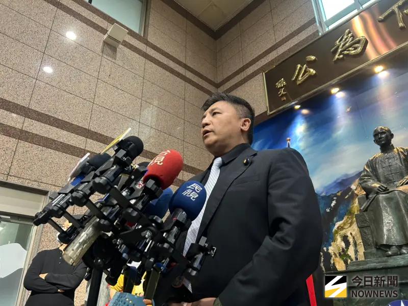 ▲國民黨文傳會主委吳宗憲表示，將全力提供必要的法律協助。（圖／記者林怡昕攝，2025.12.17）