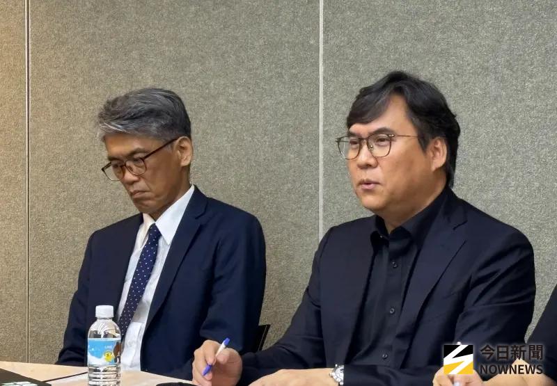 ▲LINE Pay Money總經理張修齊(左)、LINE Pay董事長丁雄注(右)(圖/記者李青縈攝)