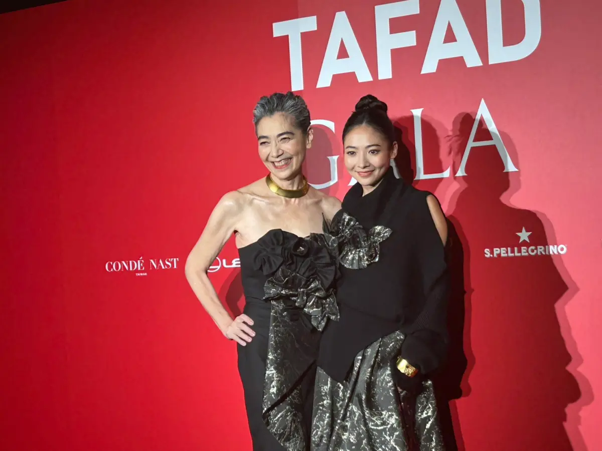 ▲賴佩霞（左）痛失小女婿暴瘦現身，右邊是大女兒謝沛恩，日前謝沛恩才被求婚成功，家裡氣氛兩樣情。（圖／記者李欣容攝）