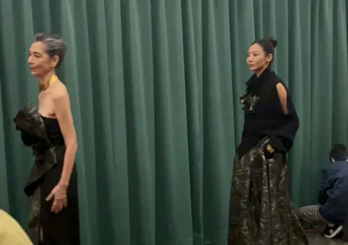 ▲賴佩霞（左）消瘦不少，謝沛恩緊跟在後。（圖／記者李欣容攝）