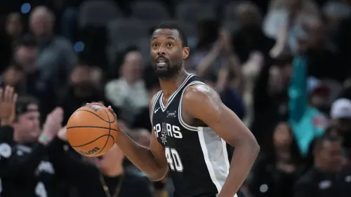 NBA盃／馬刺巴恩斯大賽就手軟？連2戰3分掛蛋　勇記諷：他穿越了
