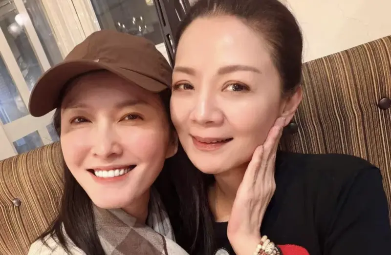 《海豚灣戀人》沈曼青近況！徐潔兒露面高欣欣婚禮　曬姐妹聚會照