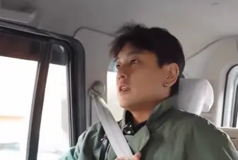 ▲F3言承旭、吳建豪、周渝民，以及五月天主唱阿信，明在上海舉辦全新巡演「F✦ FOREVER恆星之城」。遭除名的朱孝天（如圖）近日則與老婆韓雯雯一同飛到尼泊爾旅遊，寫下：「身體的疼痛一點都阻止不了心靈的沉澱。」（圖／朱孝天IG @kenchu9）