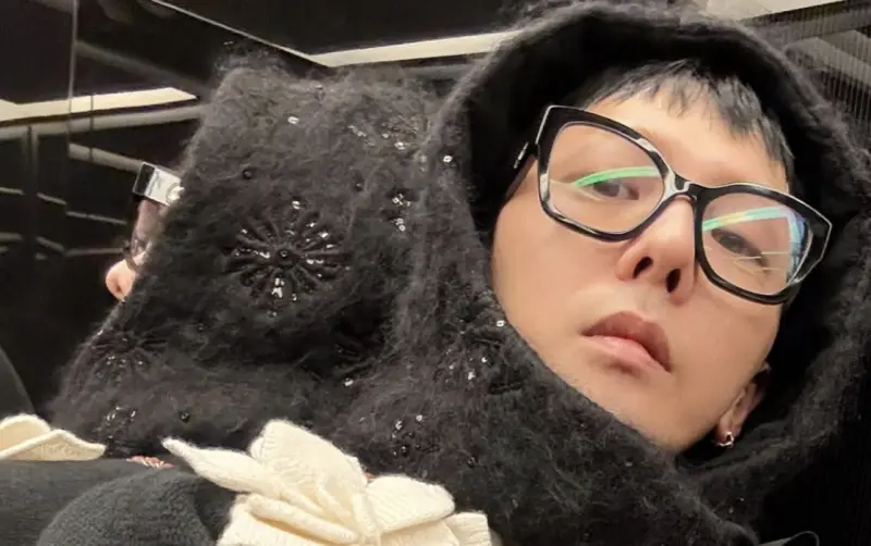 ▲G-DRAGON（GD）送給巡演的員工黃金，寵粉態度不輸發1.97億美元（約新台幣62億元）獎金給員工的泰勒絲。（圖／IG@8lo8lo8lowme）