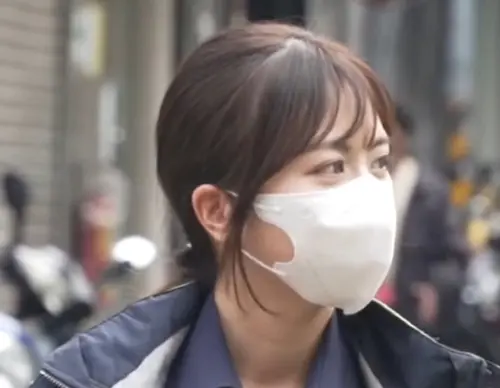 青山王祭電眼女警12秒片瘋傳！本尊起底是她超仙　被封警界黃霄雲
