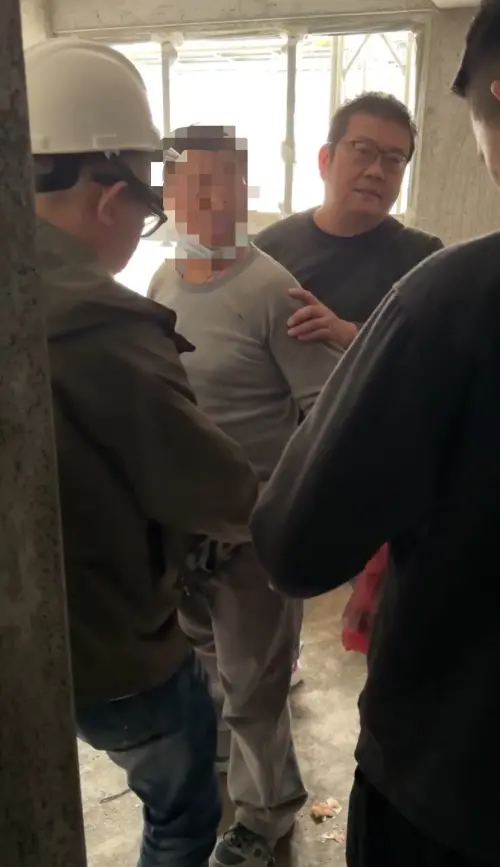 ▲新北林口驚傳砍人案！7旬翁種菜一半「突遭狠砍4刀」當場濺血慘死。（圖／翻攝畫面）