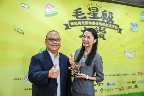 ▲ 高雄市「棉花糖寵物旅館」憑藉完善的照護流程與優質服務品質，榮獲「全台十大特定寵物寄養業者」殊榮，並在民眾線上票選中累積4,006票按讚數，兼具專業肯定與高人氣，成為本屆全台矚目焦點。該業者16日並北上至農業部接受表揚。（圖／高市府農業局提供）