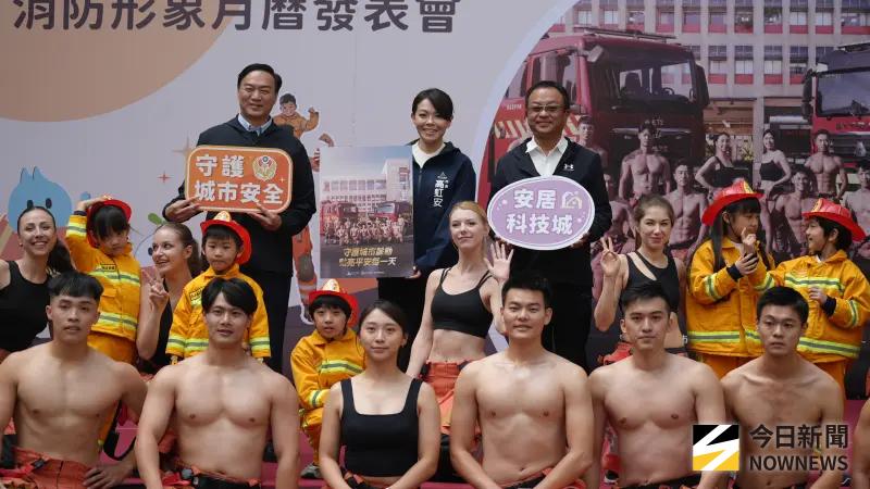 ▲新竹市長高虹安復職，出席2026消防形象月曆發表記者會。（圖／記者呂炯昌攝，2025.12.18）
