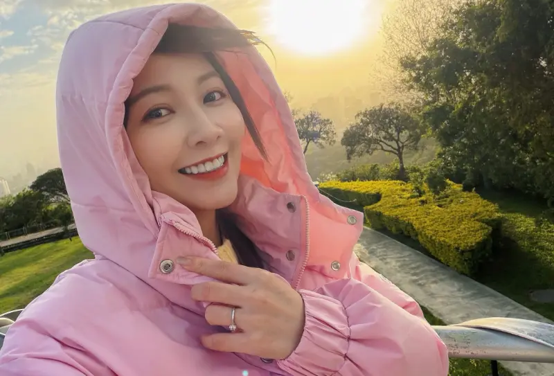 ▲謝京穎上週就被發現小腹凸起，早已懷孕，但她那時還透過經紀人否認，強調只是因工作忙碌，上鏡才看起來比較水腫。（圖／謝京穎IG@orange_hsieh）