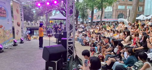 ▲「竹風好市集」活動邀請金曲獎創作歌手-持修獻唱多首歌曲。（圖／新竹市政府提供）