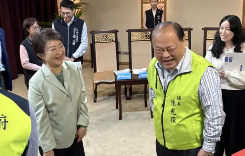 民進黨縣長首次拜訪中市府取經　盧秀燕狂讚「民主前輩」名聲響亮
