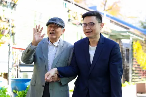 ▲ 前農委會主委曹啟鴻現身高雄市長參選人賴瑞隆的政見發表會，罕見公開表態力挺，引發政壇關注。（圖／圖／立委賴瑞隆辦公室提供）