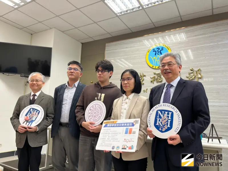 ▲國衛院開發腦電波同步性結合機器學習技術，用於辨識網路成癮狀態。（圖／記者張乃文攝）