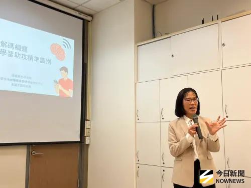 ▲國衛院國家高齡醫學暨健康福祉研究中心助研究員黃緒文說，系統準確度高達86%，成果已發表於國際頂尖期刊。（圖／記者張乃文攝）