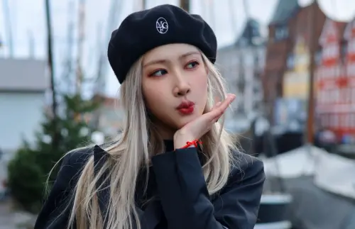 中國Rosé快閃店竟找「山寨版」站台！還幫簽名合照　把自己當主角
