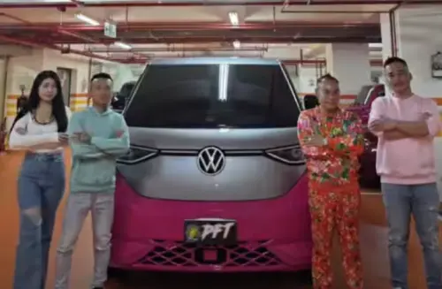 竹北吊車大王再添「2台小老婆」！胡董嗨喊：超漂亮的　合照曝光
