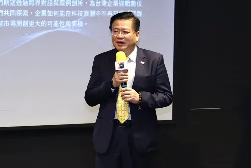 ▲許舒博認為，若想面對國際商場競爭，台灣中小企業勢必要透過數位轉型、升級。（圖／記者朱永強攝）