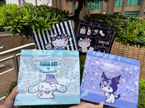 ▲限量飲料提袋，全套共7款，款式隨機，加價購149元／款。（圖／記者鍾怡婷攝）